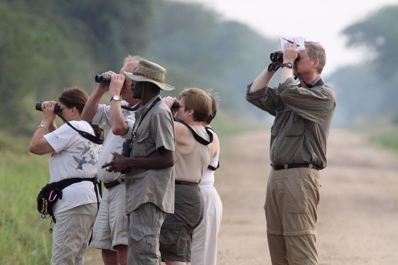Tourists on the lookout with binoculus